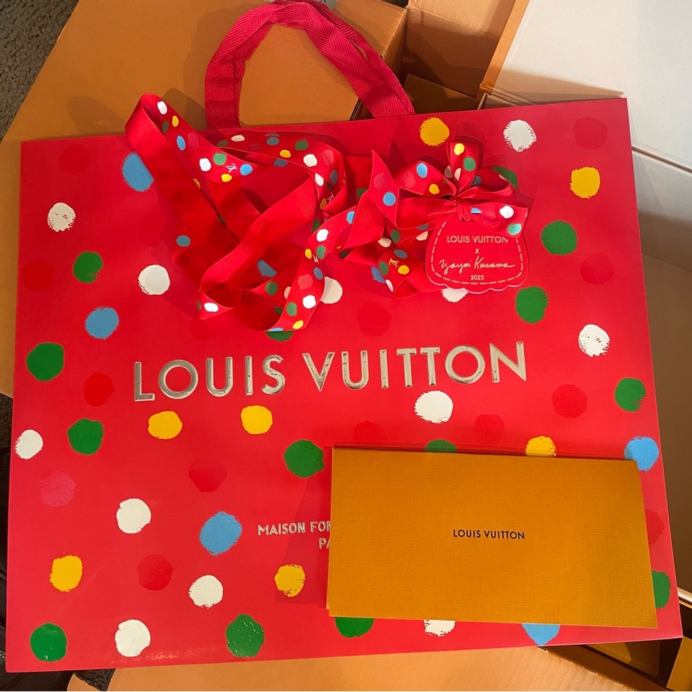 Luis Vuitton Box with bag. PERFECT